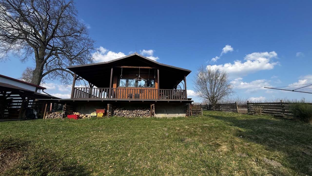 Rodinný domek v obci Strachaly, okres Litoměřice